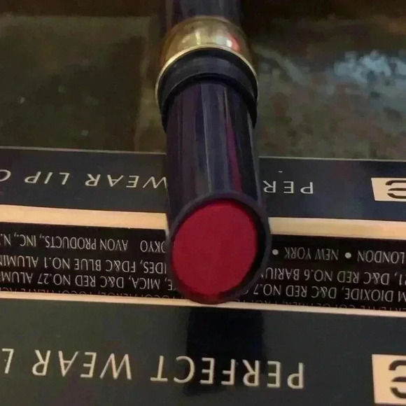 Avon Perfect Wear Lip Color  (Perfect Ruby) - Picture 3 of 5